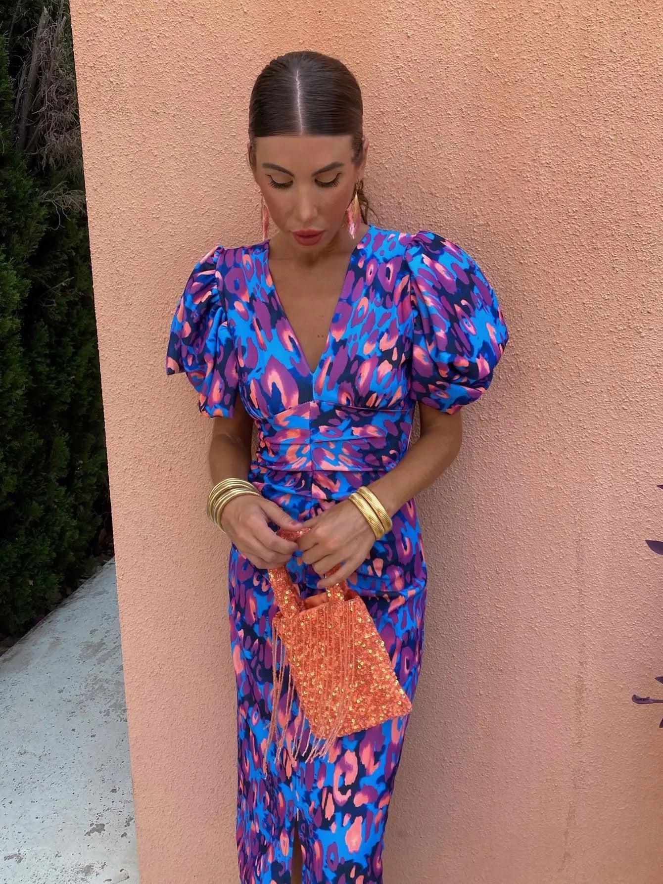 Héloïse | Vestido Ceñido Con Escote En V – Mangas Abullonadas Y Estampado Gráfico