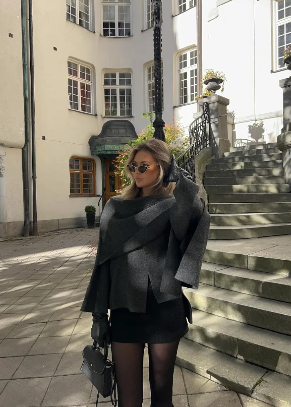 Fernande | Płaszcz Kapa Luksusowy – Ponadczasowa I Wyszukana Elegancja 